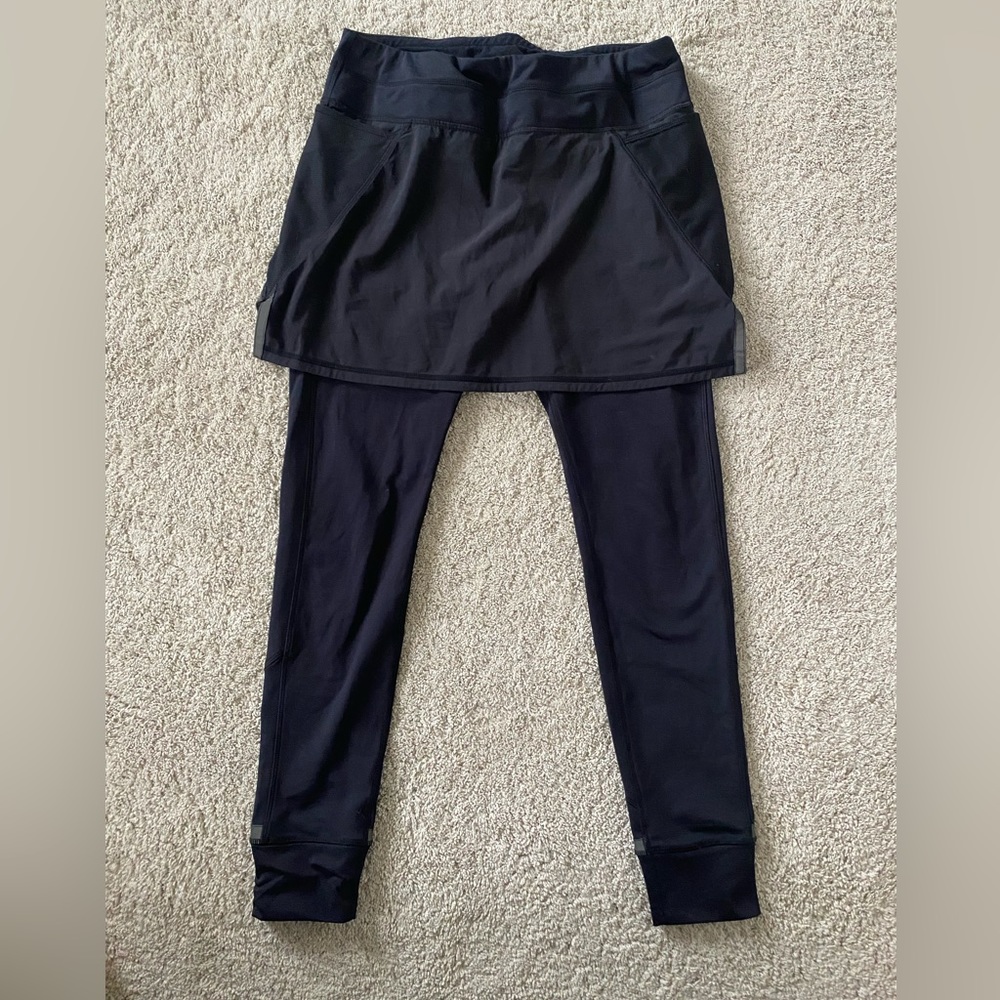 Athleta fleeced lined skirt with leggings. Size M. Black